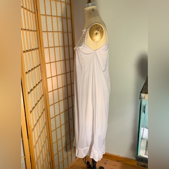 Old looking slip dress - Picture 4 of 7